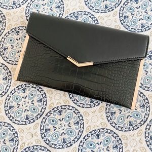 URBAN EXPRESSIONS Snake Print Envelope V Clutch